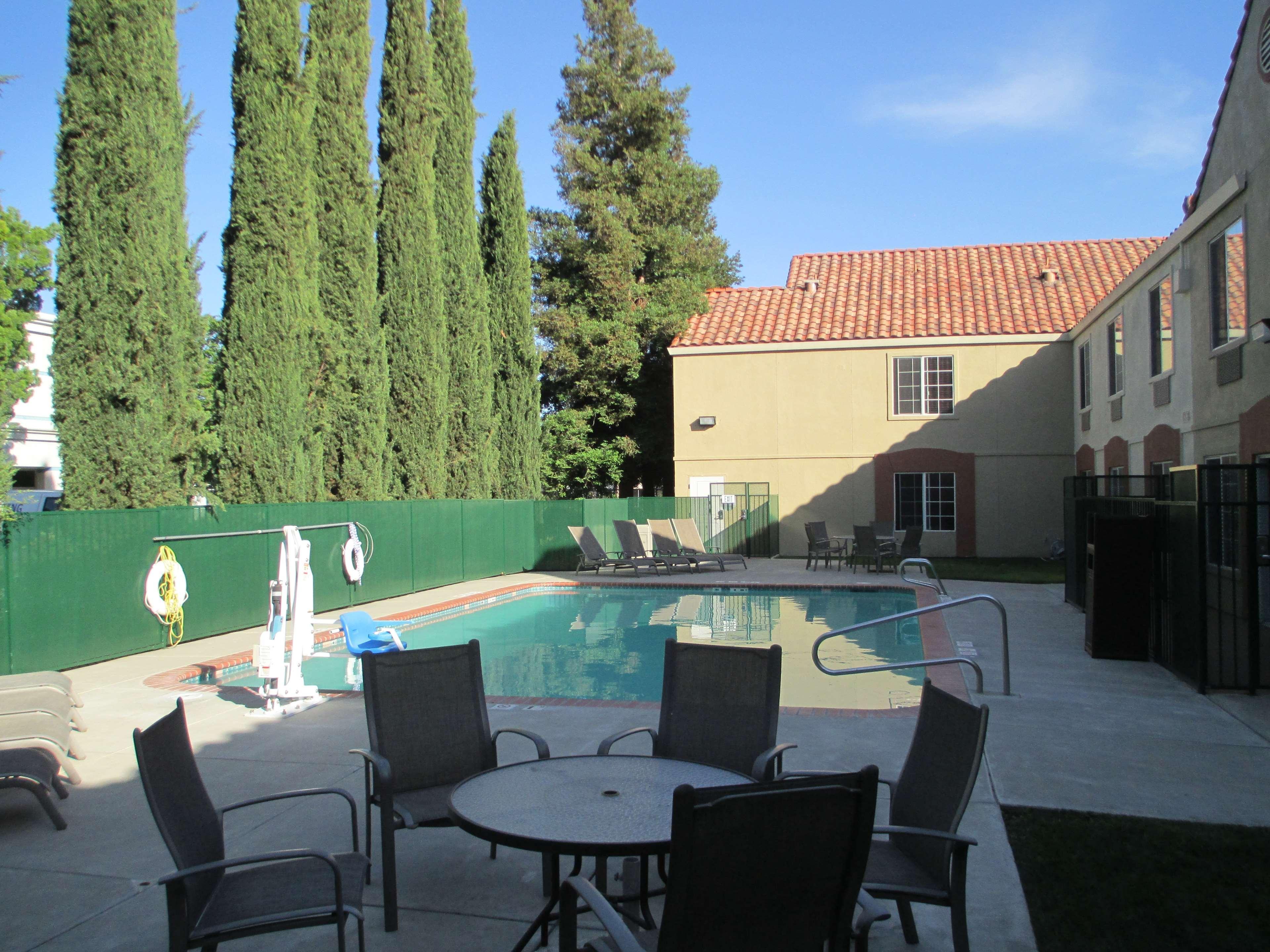 Best Western Brentwood Inn Εξωτερικό φωτογραφία